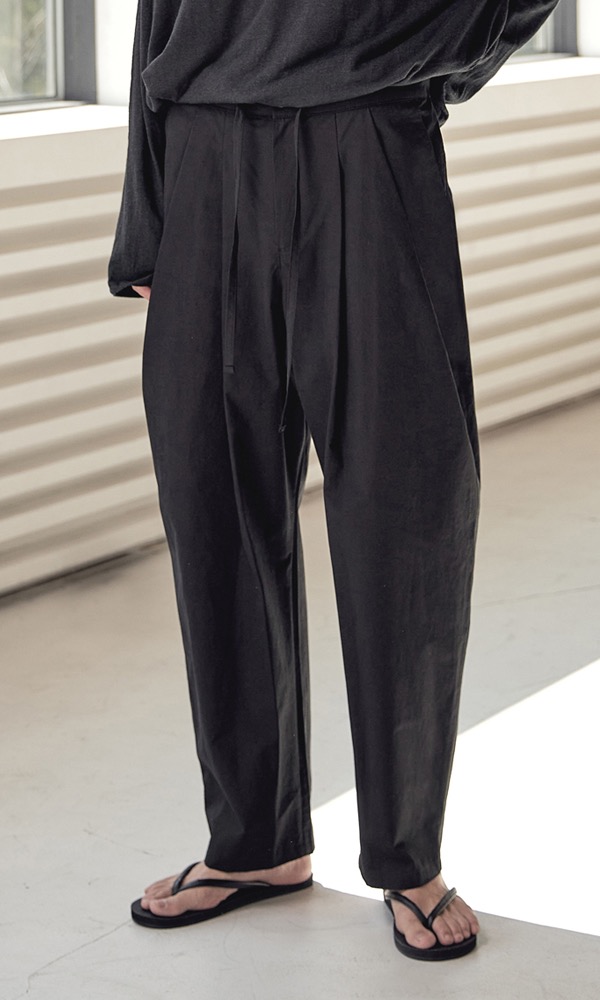 Unisex_Two_Tuck_Loose_Tapered_Pants_bk