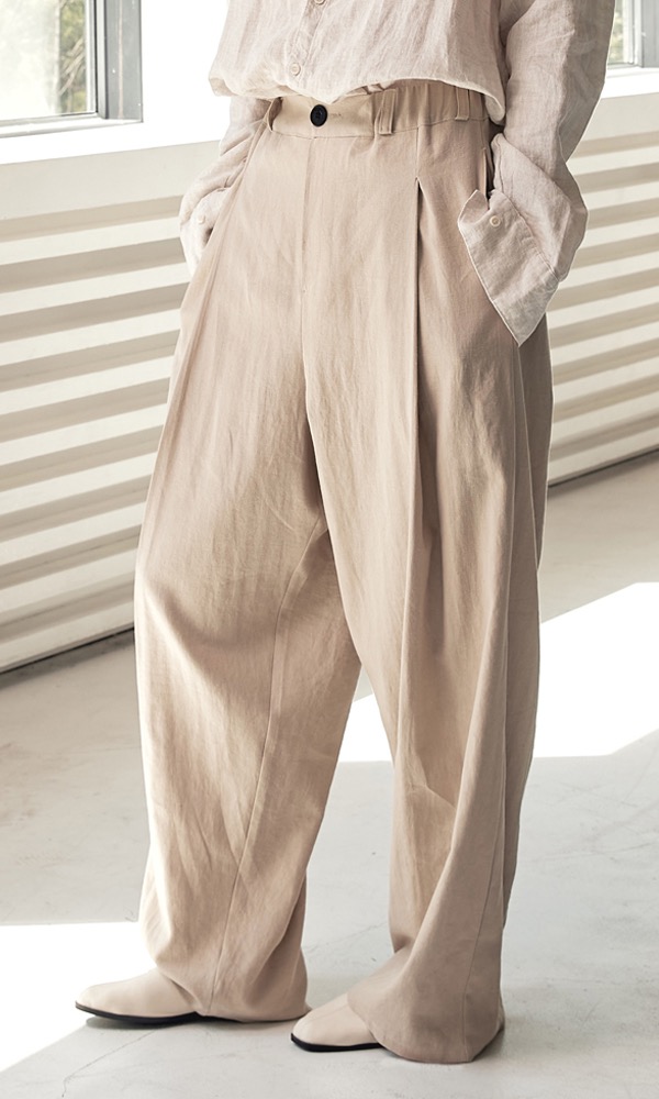 Unisex_One_Tuck_Wide_Pants_be